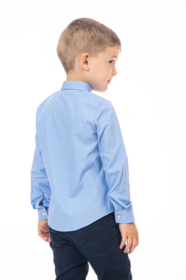 Cămașă tunică bleu bumbac pentru școală pentru copii, elevi, scoală primară, gimnaziu, uniformă şcolară. Închidere cu nasturi, mânecă lungă, guler tunica, croi clasic. Fabricat în Romania.