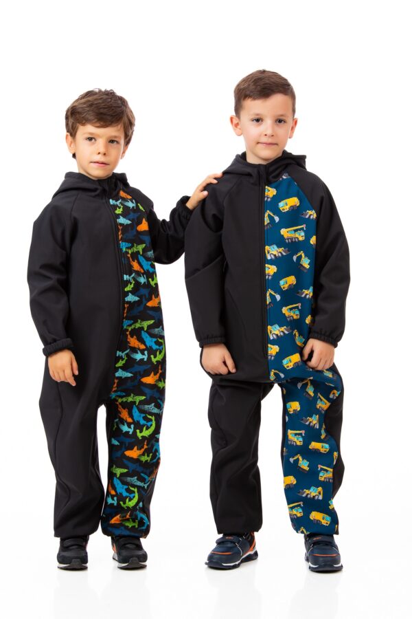 Salopetă softshell de ploaie windproof băieți cu imprimeu mașini, costum de ploaie impermeabil copii băieți, haine băieți 1-2 ani, haine băieți 3-4 ani, haine băieți 5-6 ani, haine copii en gros băieți fete, haine outdoor softshell copii băieți, haine pentru copii fabricate în România, haine pentru copii mici, îmbrăcăminte băieţi, îmbrăcăminte copii, îmbrăcăminte outdoor softshell copii băieți, magazin online haine ieftine pentru copii băieți fete, OEKO-TEX-STANDARD 100, salopetă copii băieți, salopetă cu glugă copii băieți, salopetă de ploaie și vânt copii băieți, salopetă impermeabilă copii băieți, salopetă primăvară/toamnă copii băieți, salopetă softshell copii băieți, salopetă softshell de ploaie 1-2 ani copii fete, salopetă softshell de ploaie 3-4 ani copii fete, salopetă softshell de ploaie 5-6 ani copii fete, salopetă softshell de ploaie bebeluși, salopete ieftine pentru copii băieți
